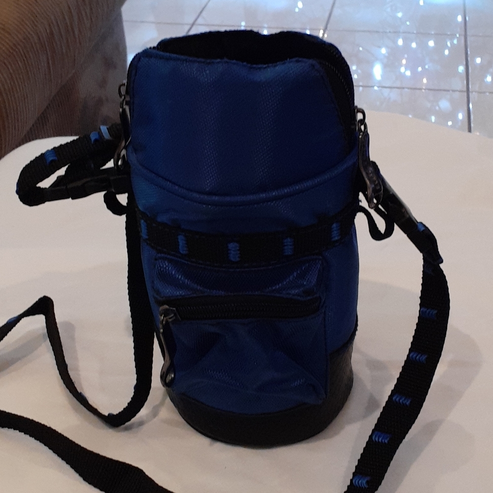 Picnic Time water bottle. NWOT